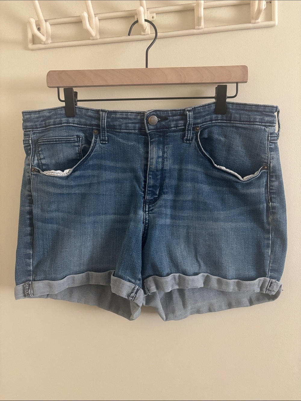 Universal Thread Women's Mid-Blue Rolled Cuff Denim Shorts